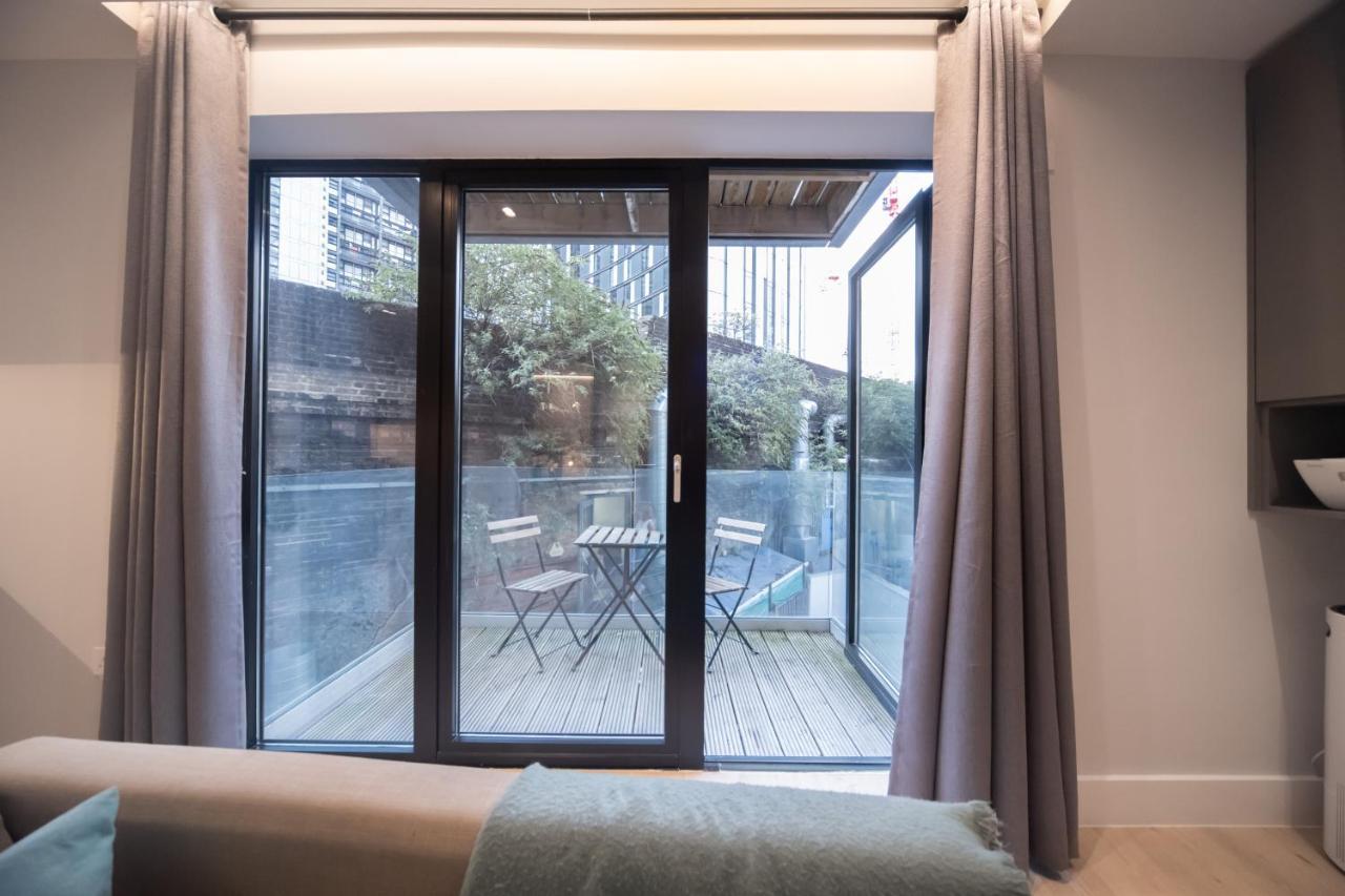 Appartamento Chic Studio W/ Balcony - Newly Refurbished Londra Esterno foto